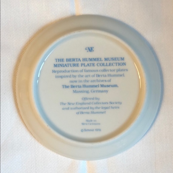 The Berta Hummel Museum Miniature Plate Collection - Picture 4 of 7